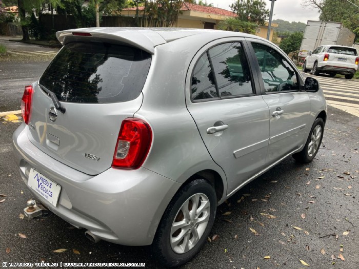 Nissan MARCH SV 1.6 2014/2015